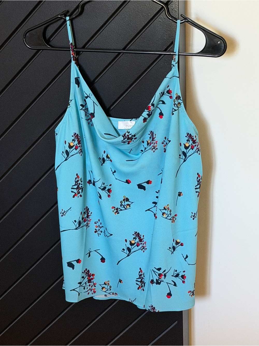 Ecru floral tank with adjustable straps. Size S. Excellent condition!